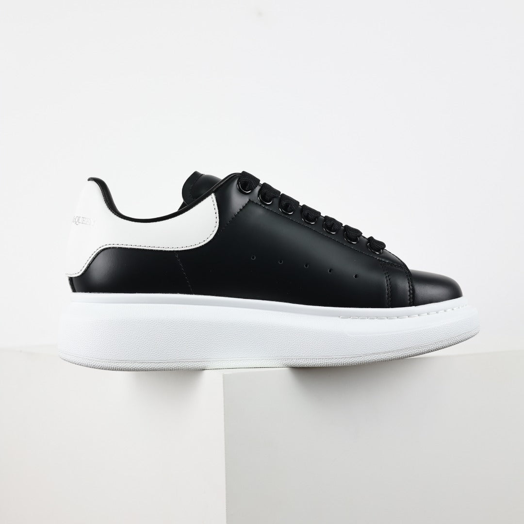 ALEXANDER MCQUEEN SNEAKER BLACK TALLONE E SUOLA WHITE (PELLE)