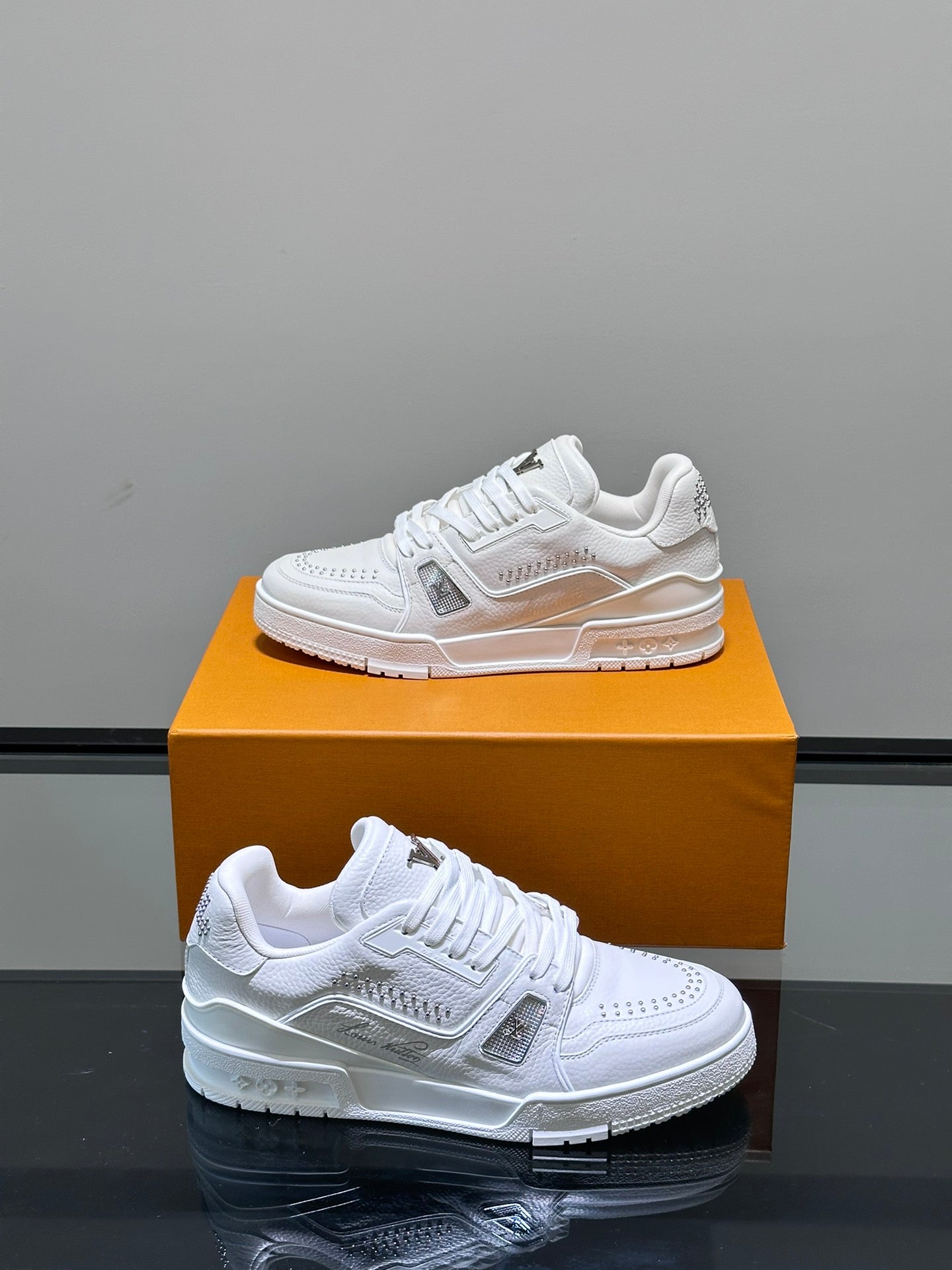 LOUIS VUITTON TRAINER WHITE BORCHIE SILVER