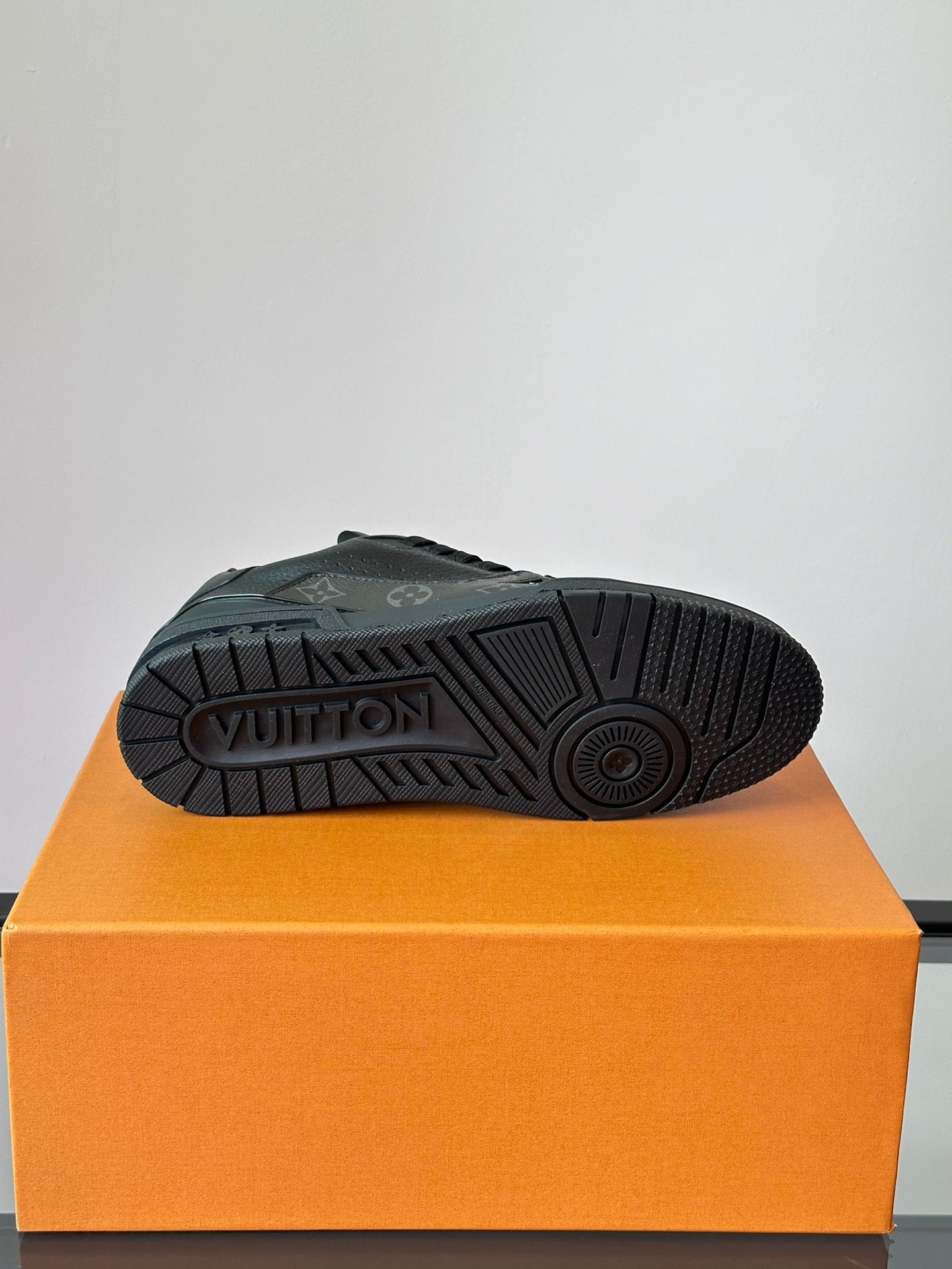 LOUIS VUITTON TRAINER BLACK MONOGRAM