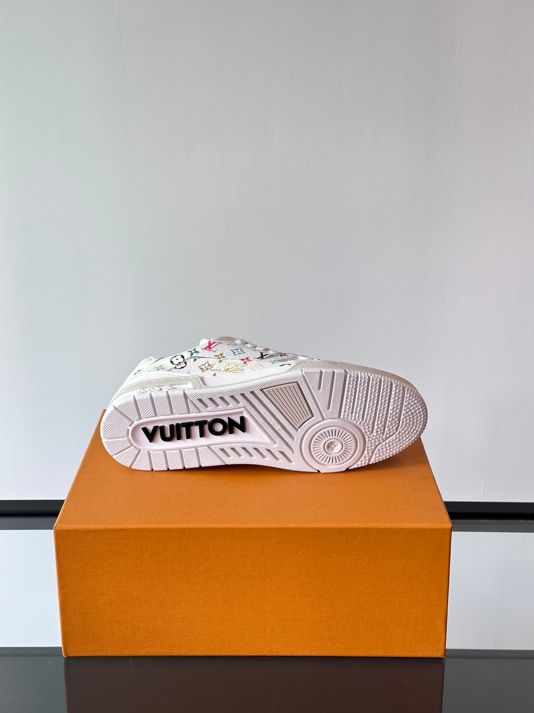 LOUIS VUITTON TRAINER x TAKASHI MURAKAMI WHITE