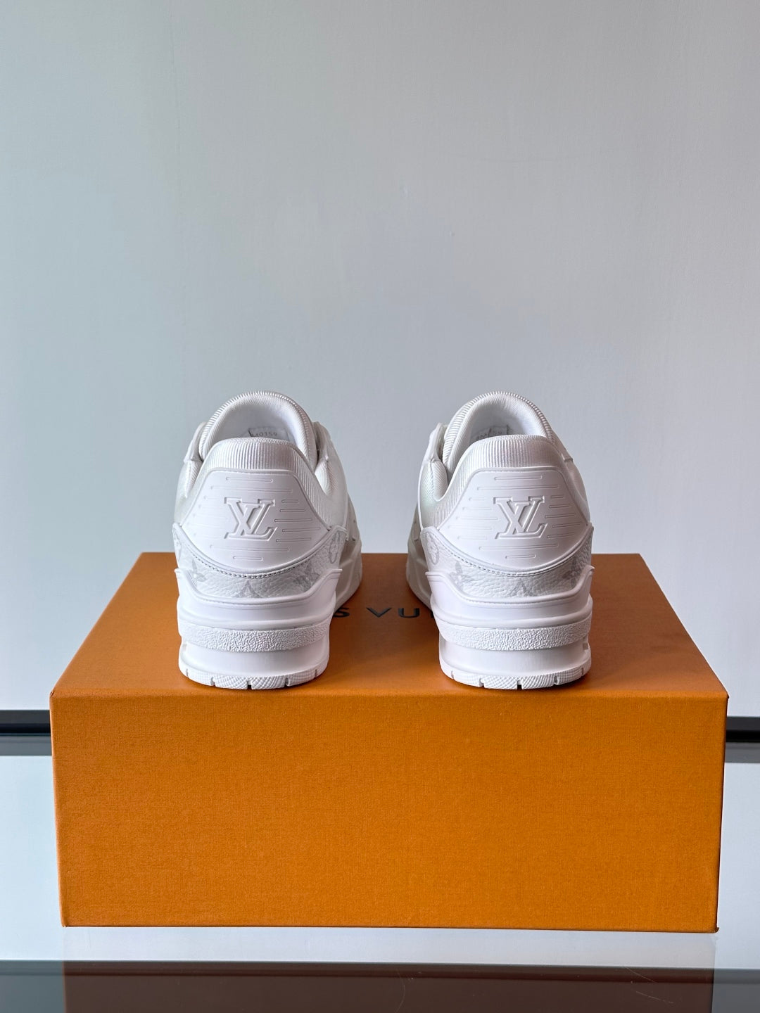 LOUIS VUITTON TRAINER WHITE MONOGRAM
