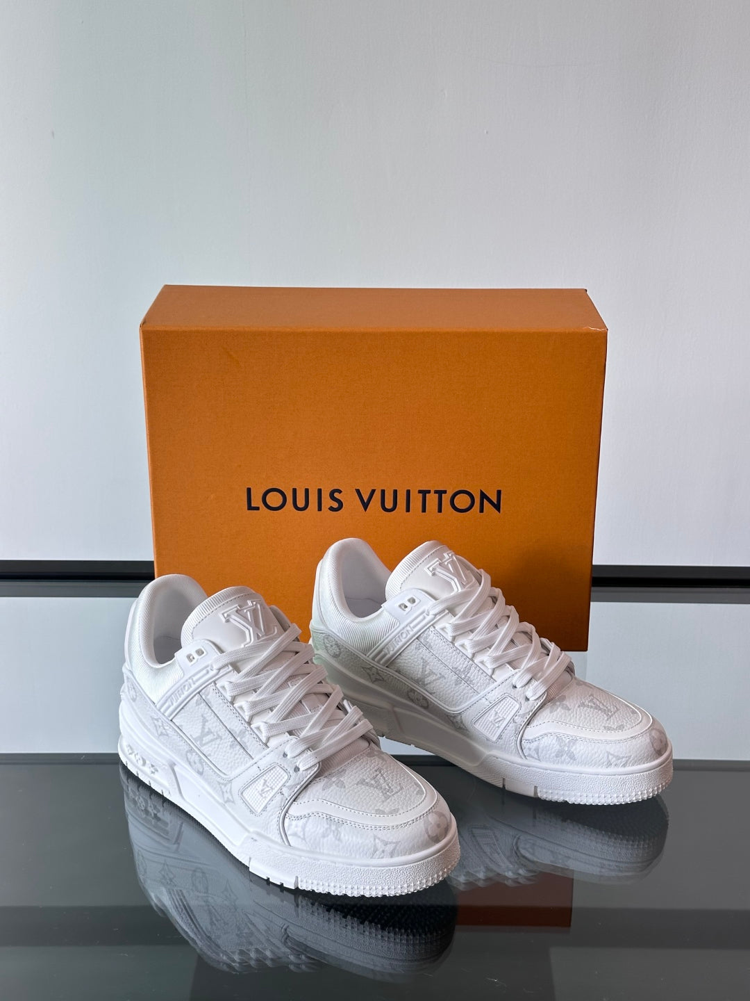LOUIS VUITTON TRAINER WHITE MONOGRAM