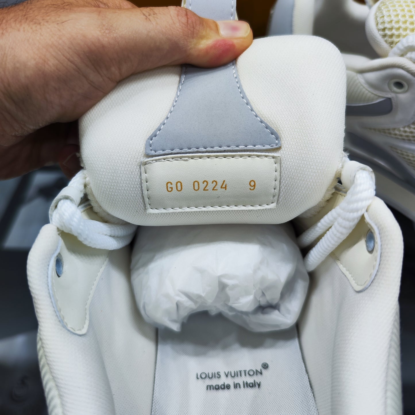 LOUIS VUITTON SKATE GREY