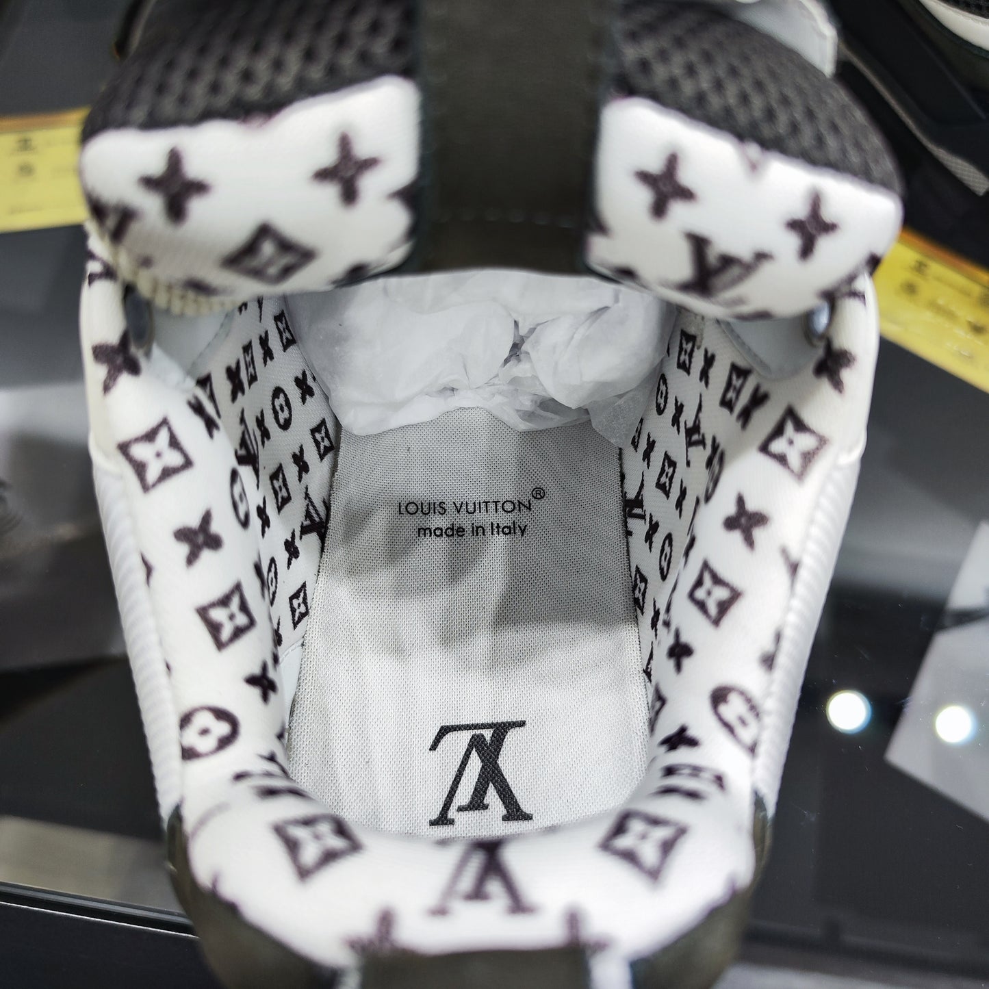 LOUIS VUITTON SKATE BLACK GREY