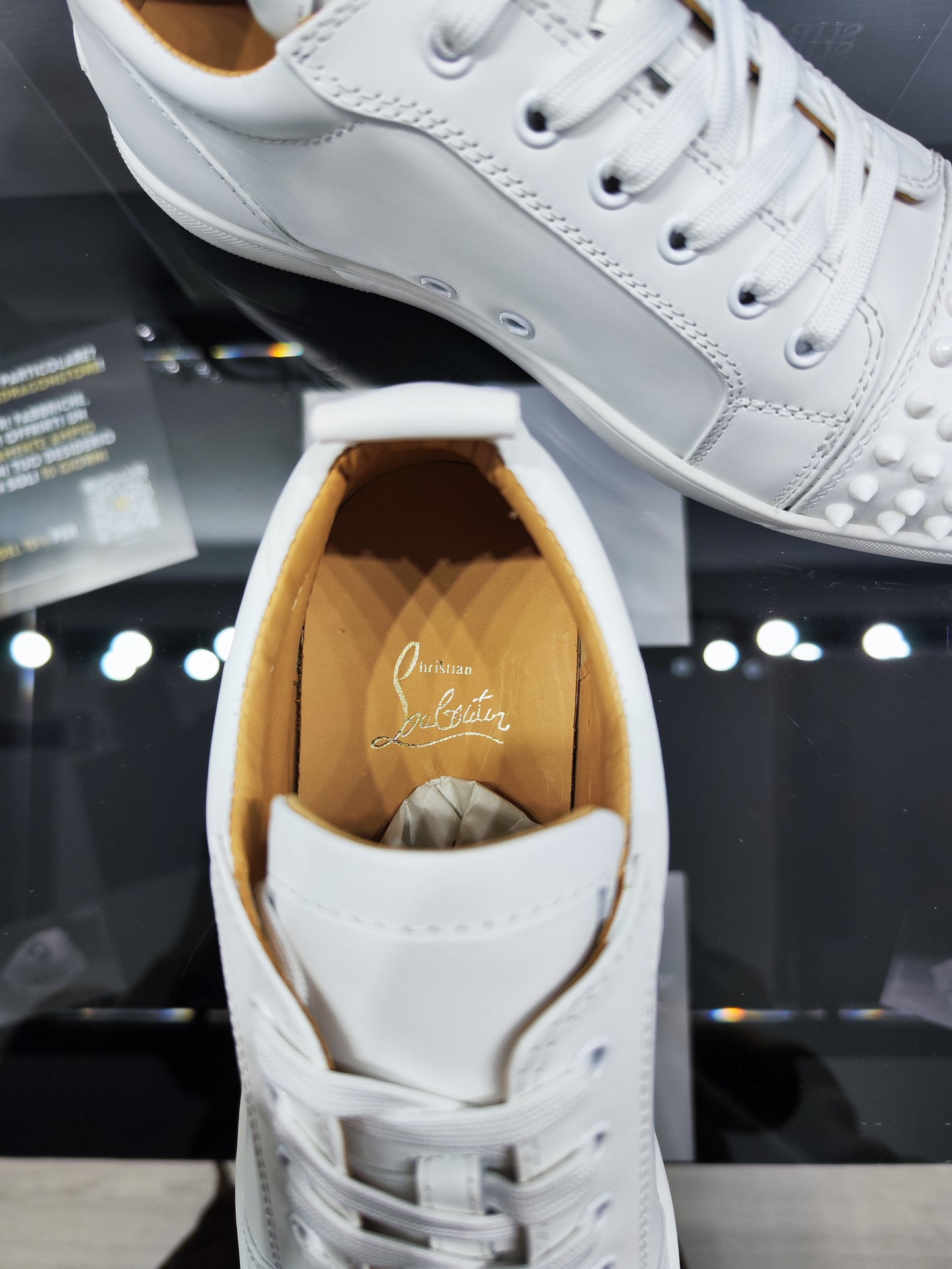Christian Louboutin Spikes Pelle con Borchie - White