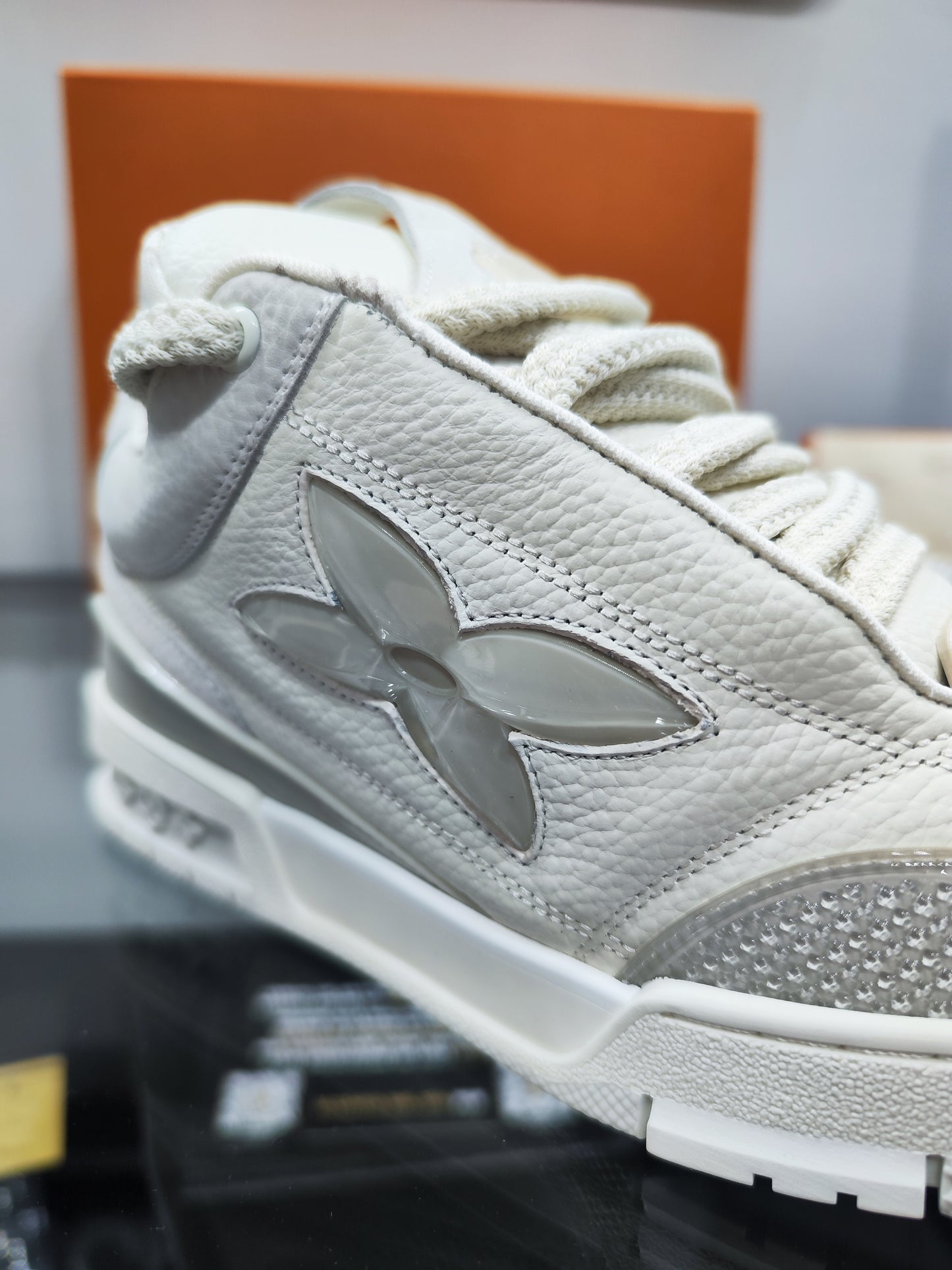 LOUIS VUITTON SKATE WHITE