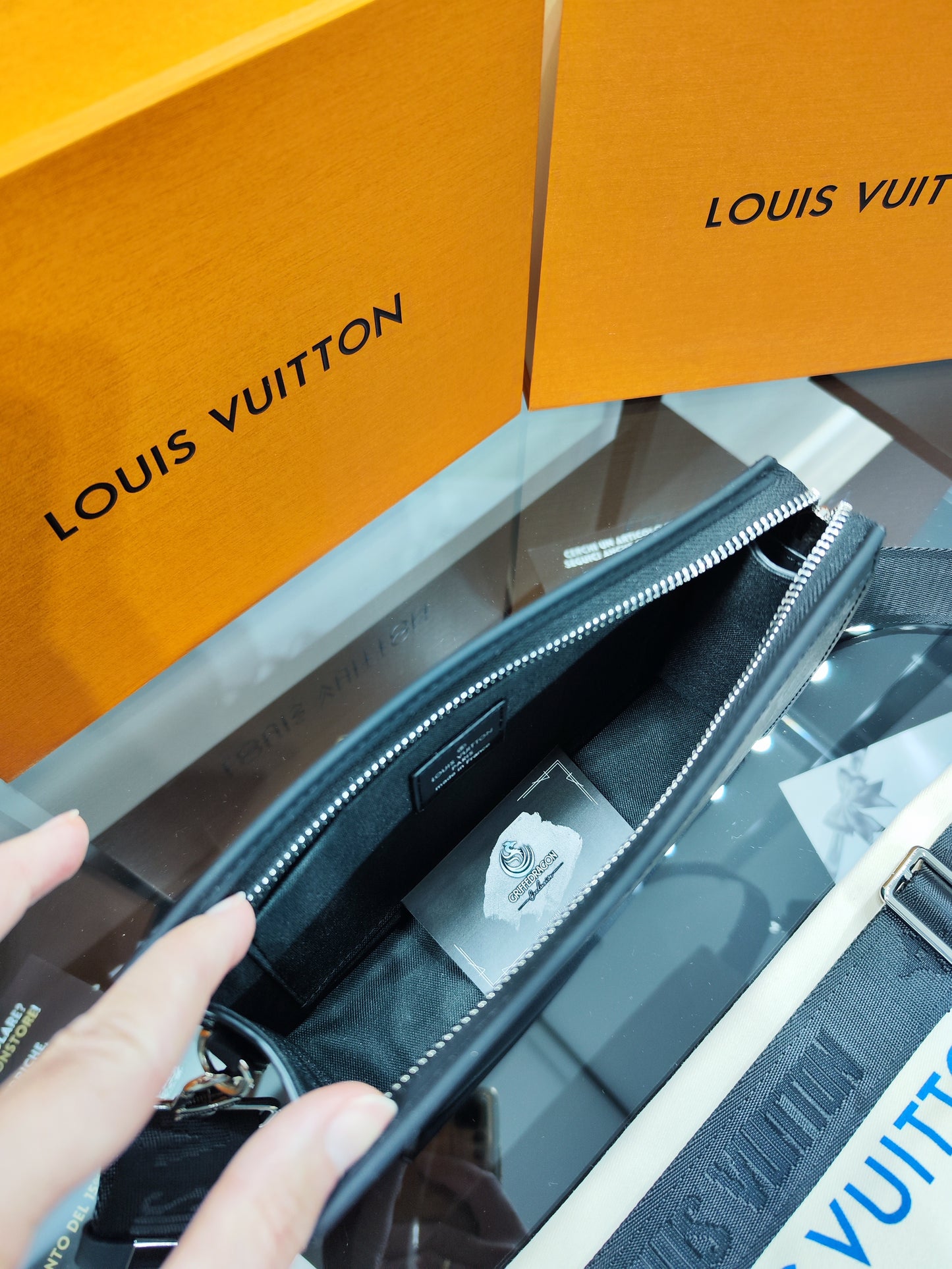 LOUIS VUITTON PORTAFOGLIO INDOSSABILE GASTON MONOGRAM