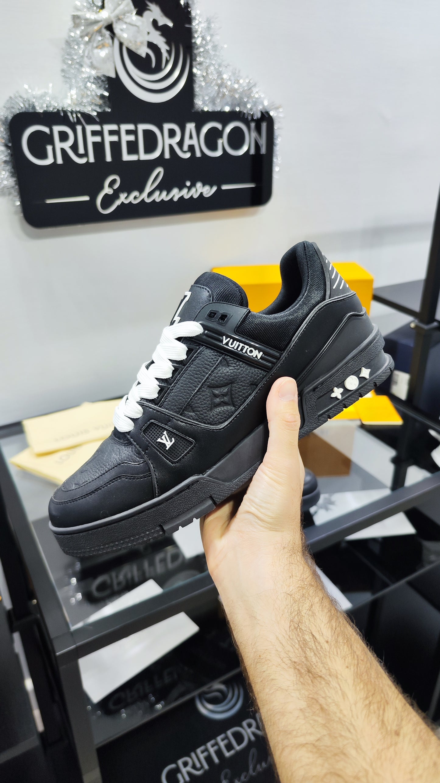 LOUIS VUITTON TRAINER TOTAL BLACK