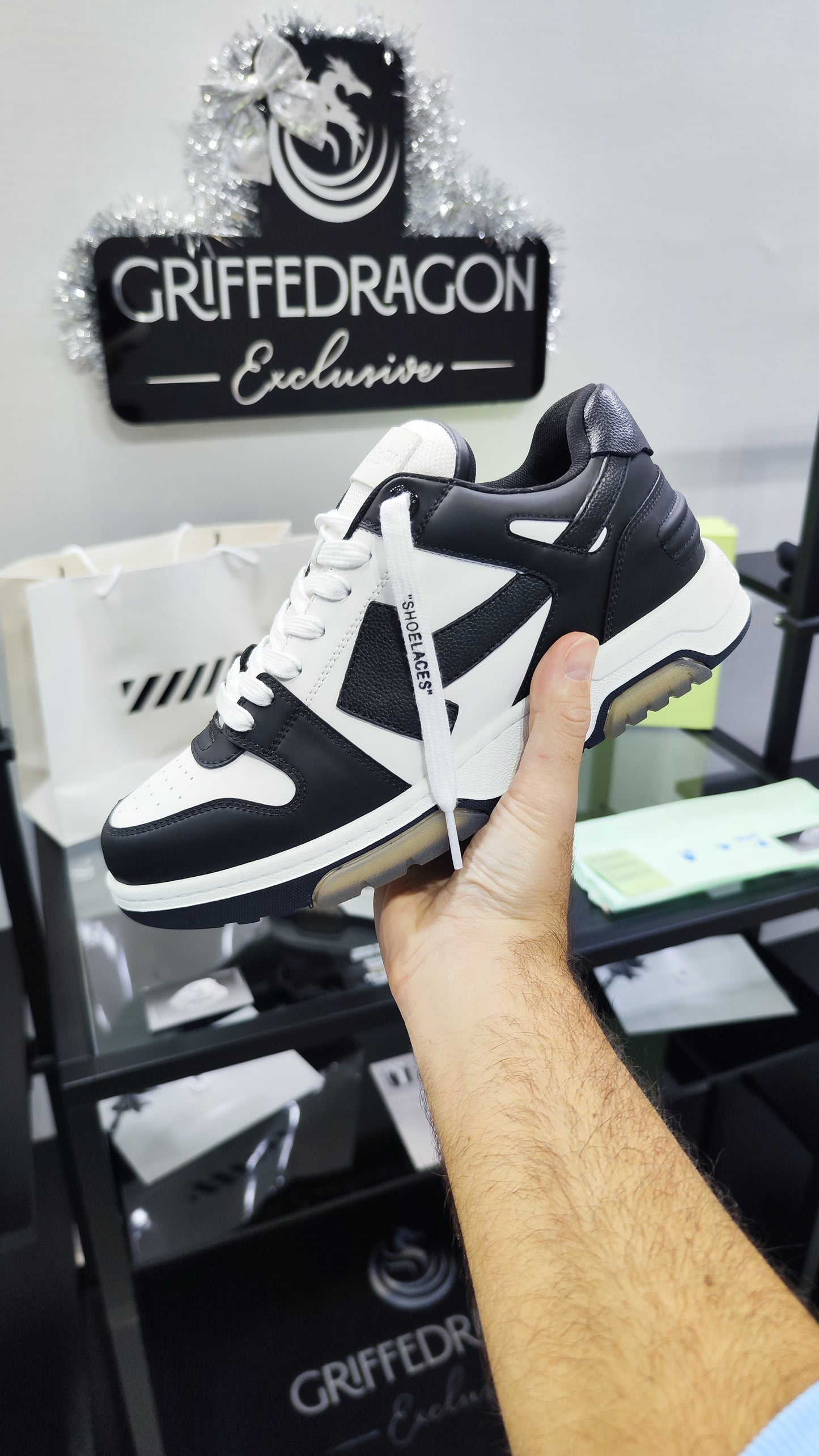 OFF-WHITE OUT OF OFFICE BLACK / WHITE