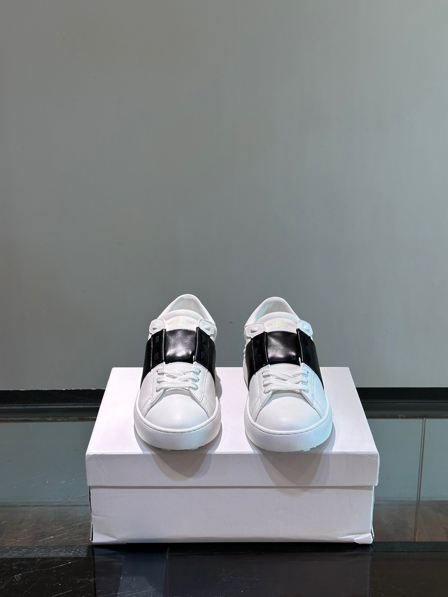 Valentino Sneaker "Open" Bianco fascia Nera