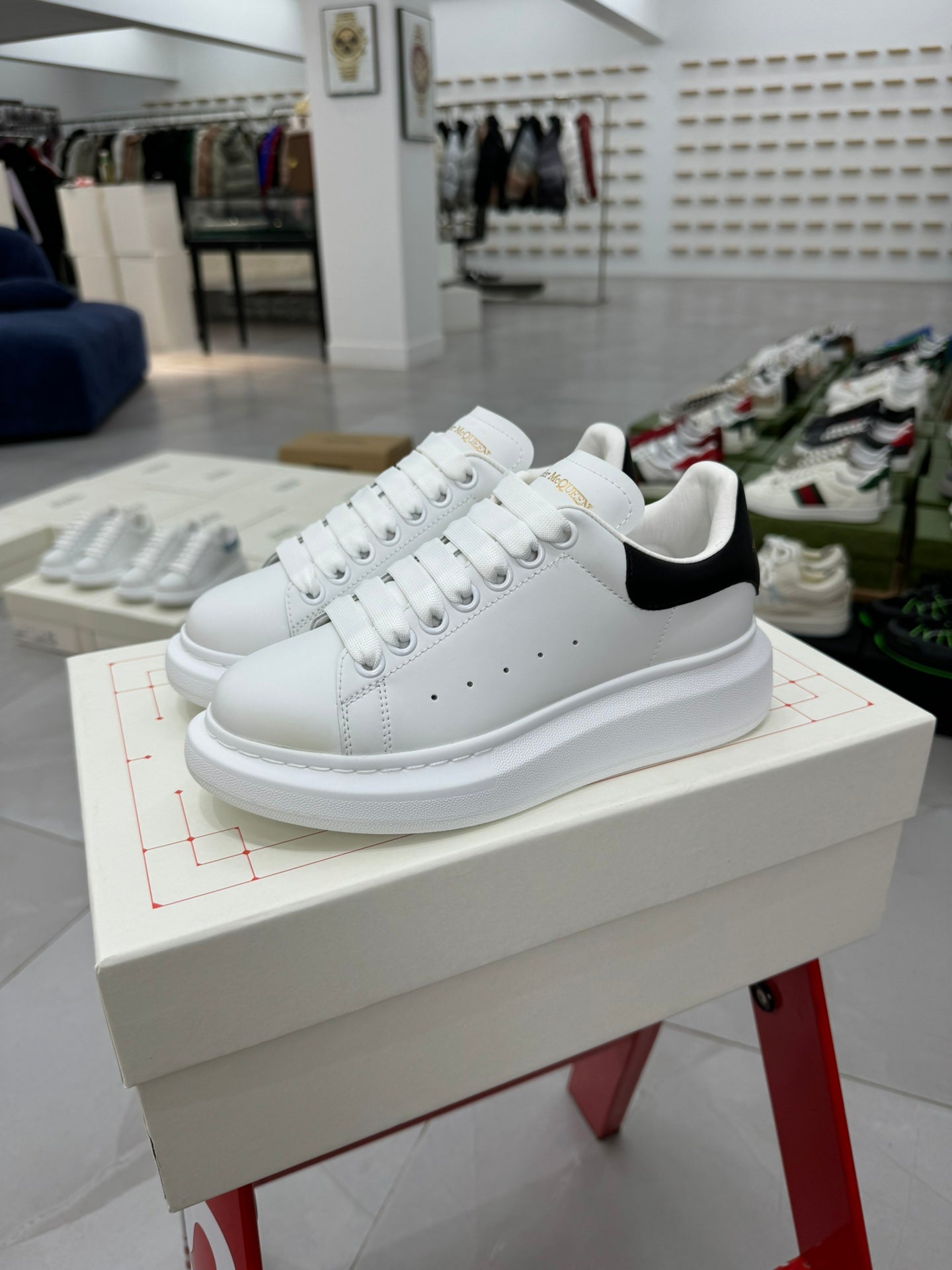 ALEXANDER MCQUEEN SNEAKER WHITE RETRO BLACK (PELLE)