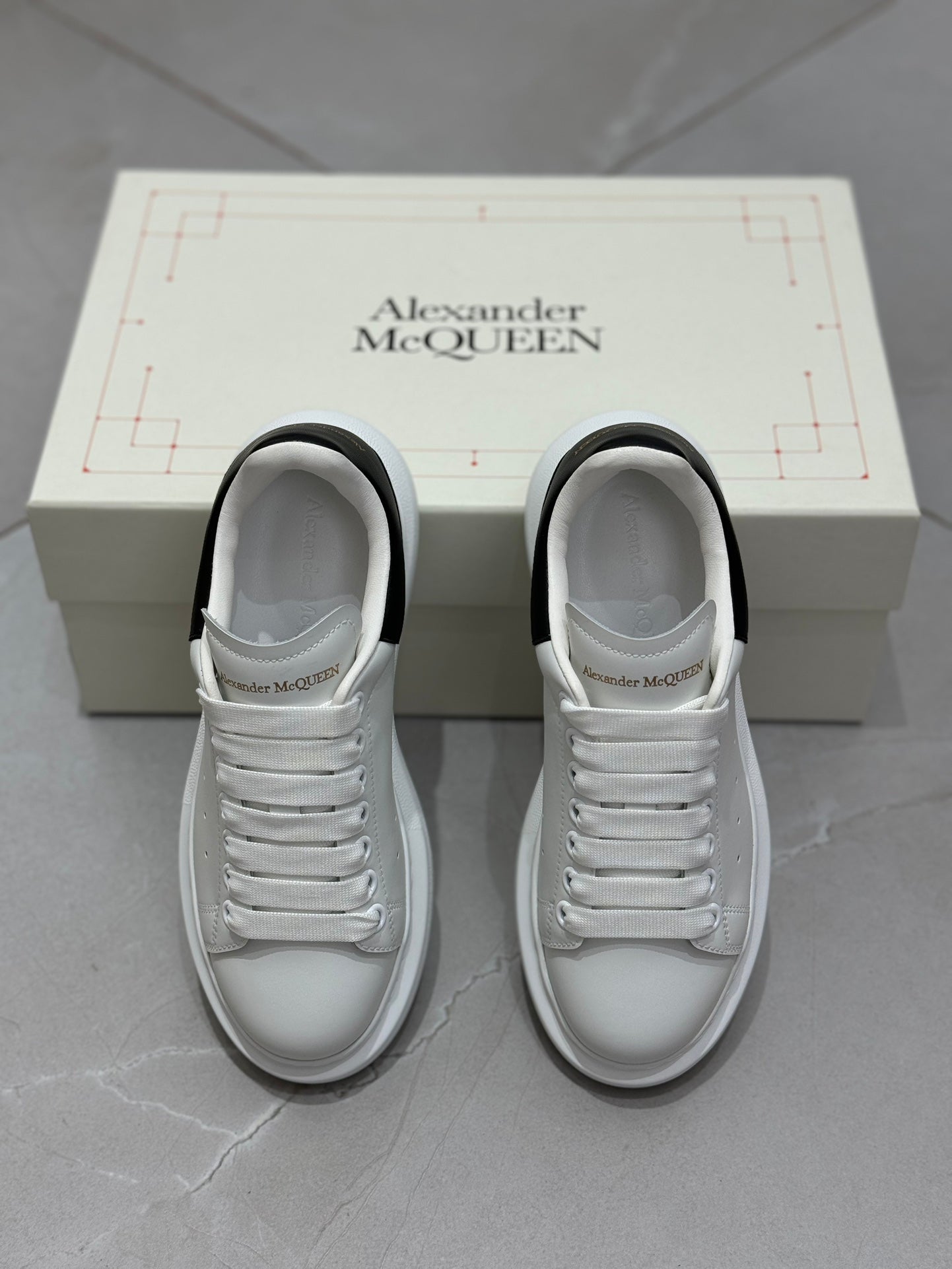 ALEXANDER MCQUEEN SNEAKER WHITE RETRO BLACK (PELLE)