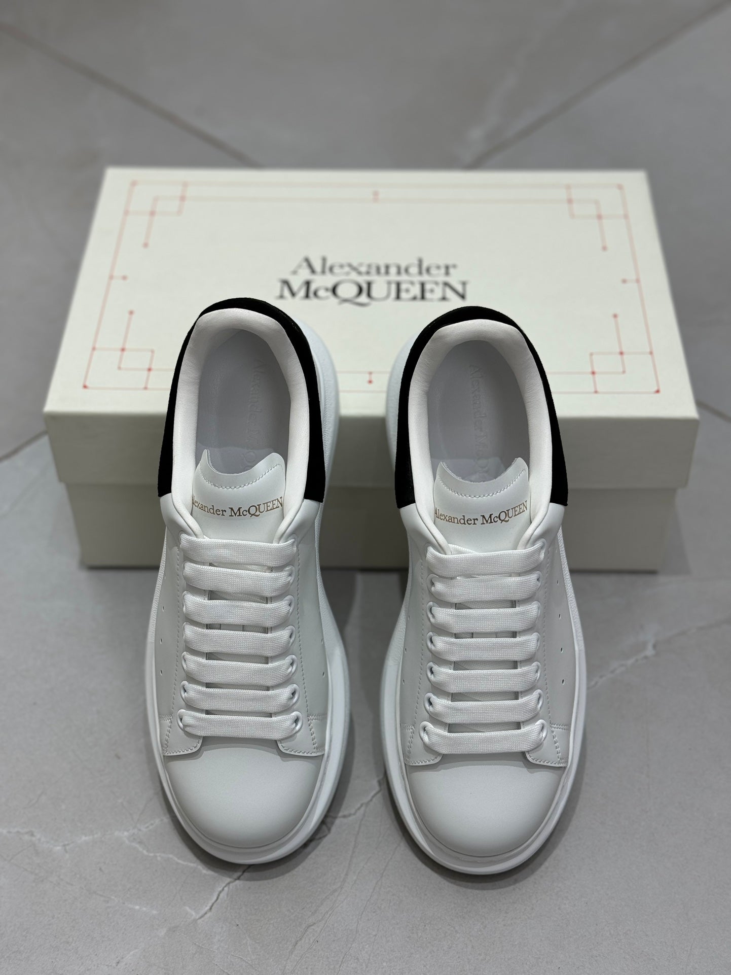 ALEXANDER MCQUEEN SNEAKER WHITE RETRO BLACK (VELLUTO)