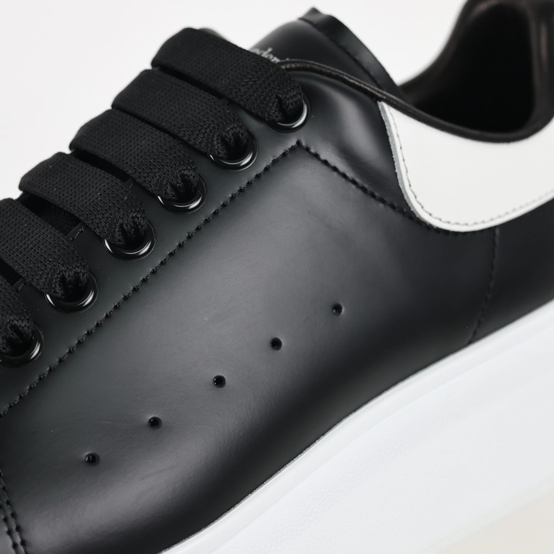 ALEXANDER MCQUEEN SNEAKER BLACK TALLONE E SUOLA WHITE (PELLE)