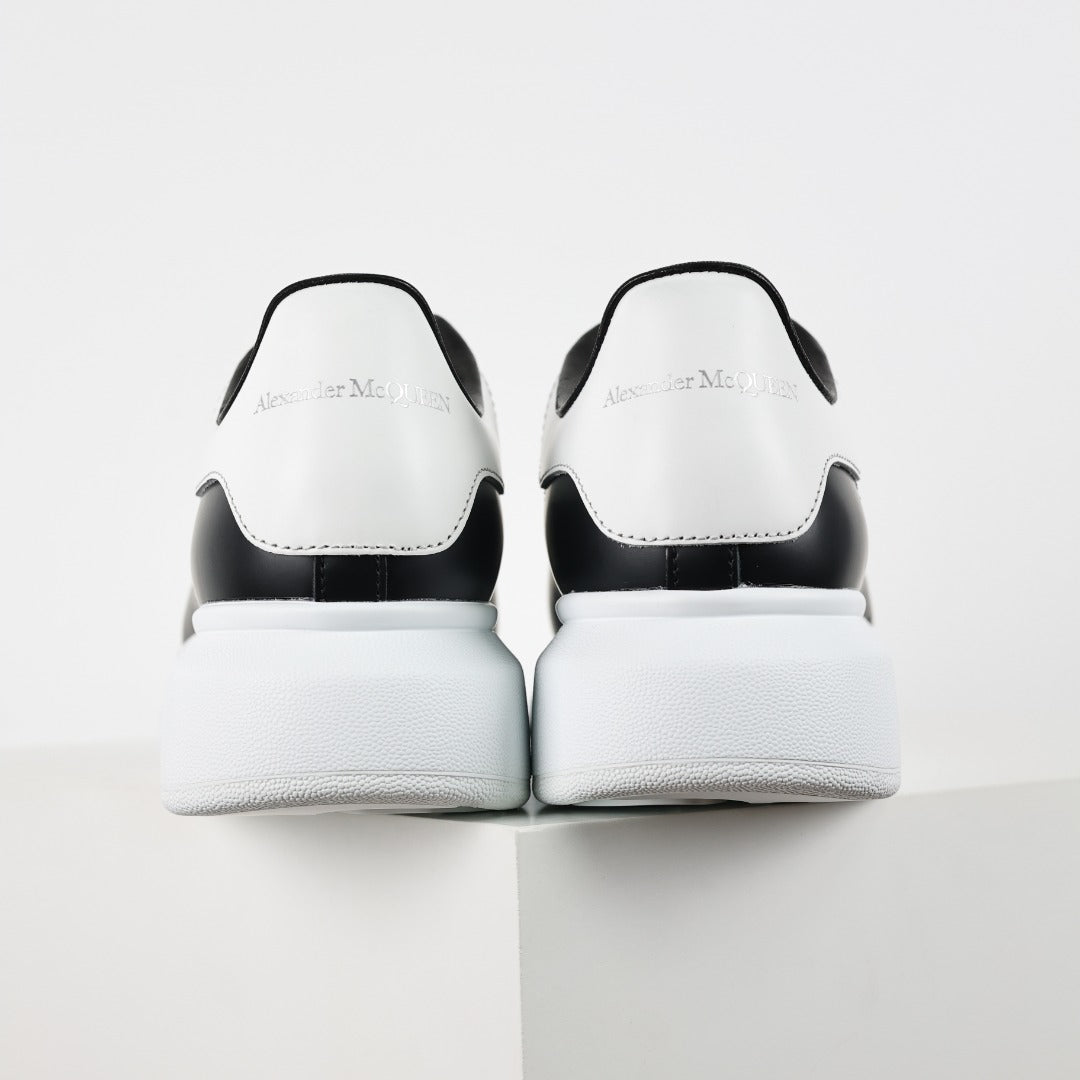 ALEXANDER MCQUEEN SNEAKER BLACK TALLONE E SUOLA WHITE (PELLE)