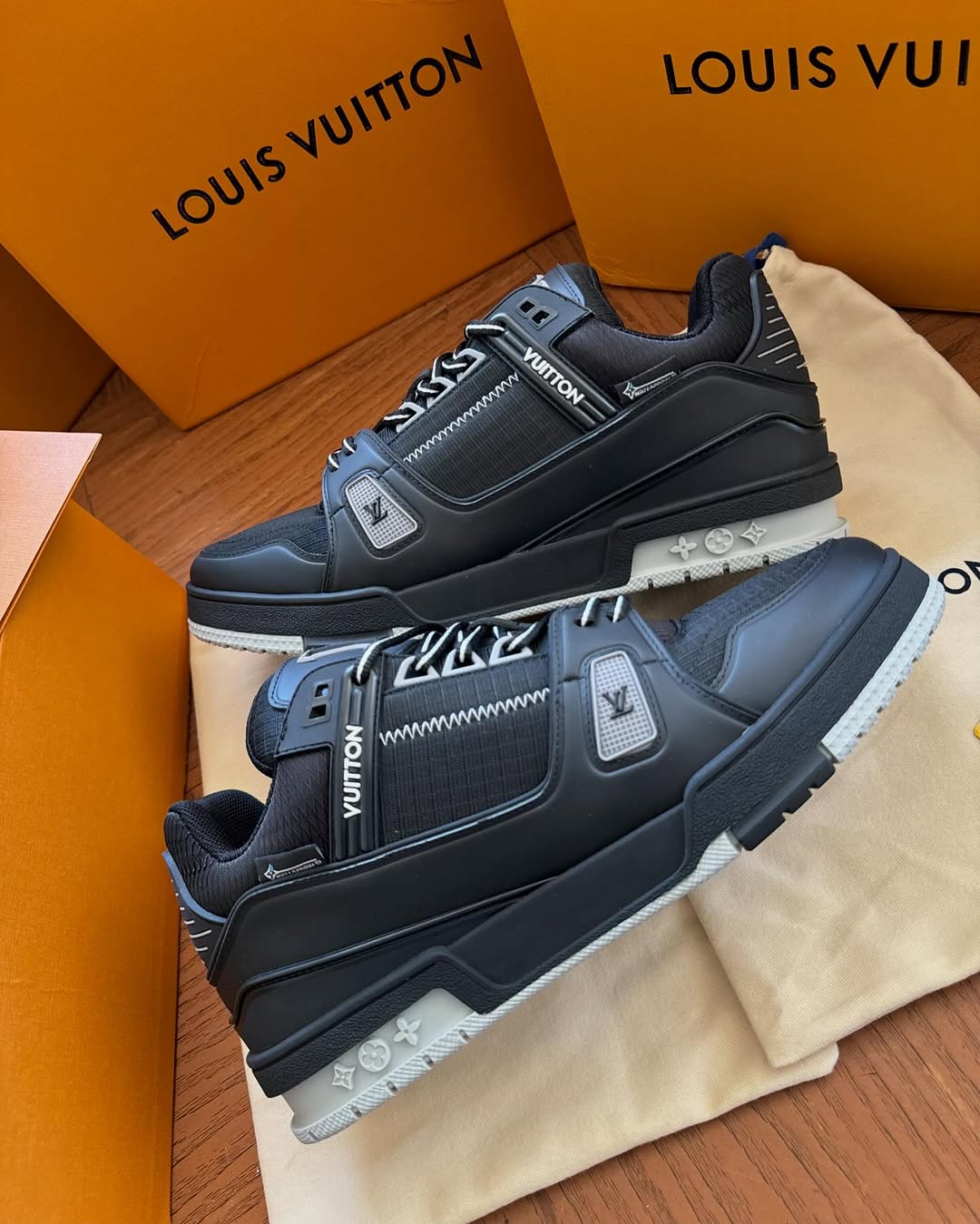 LOUIS VUITTON TRAINER BLACK (SPECIALE IMPERMEABILE)