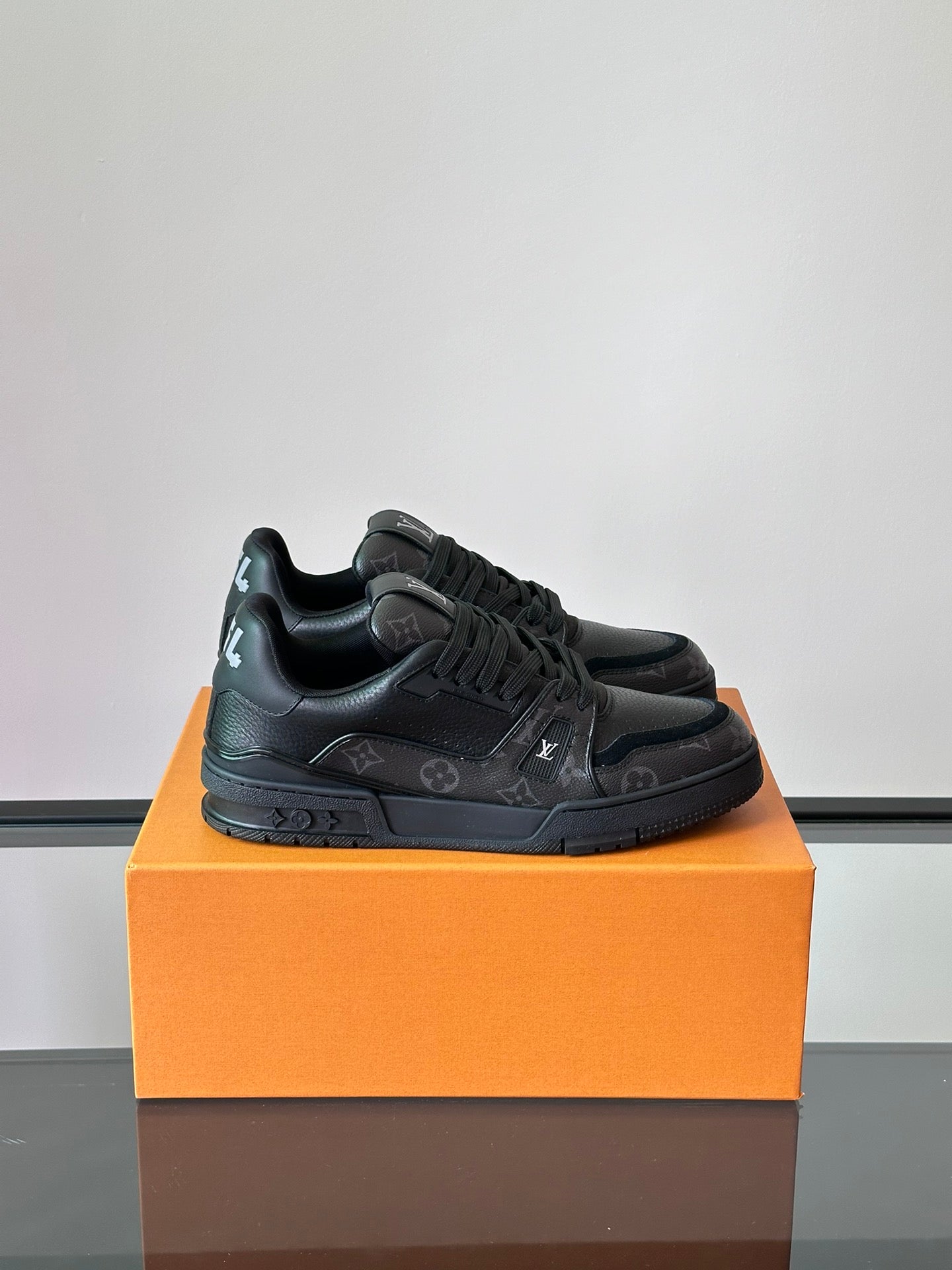 LOUIS VUITTON TRAINER BLACK MONOGRAM