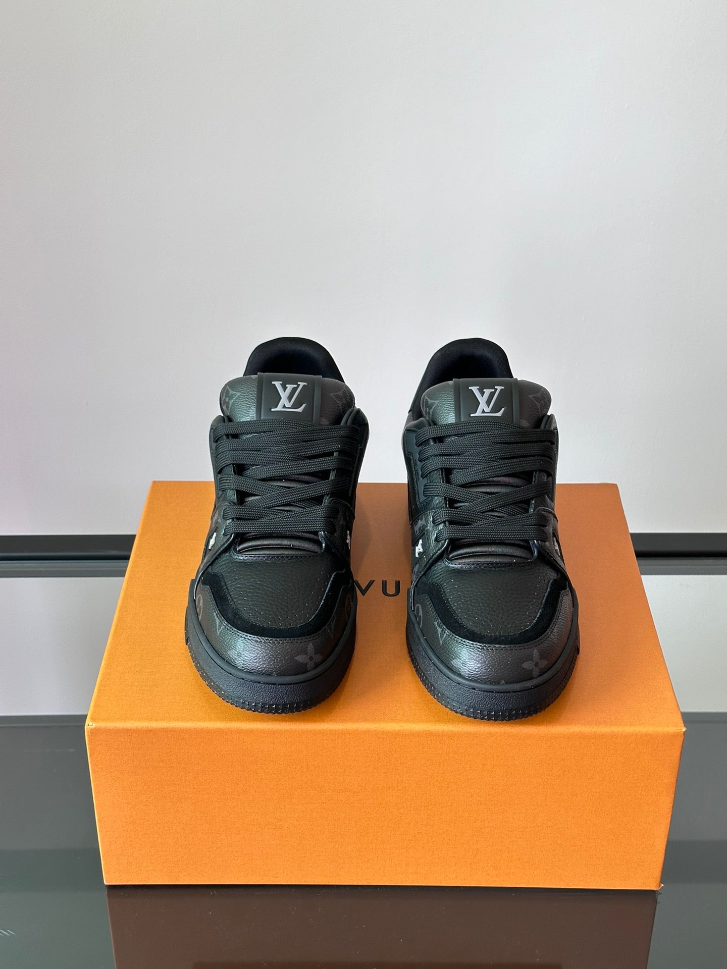 LOUIS VUITTON TRAINER BLACK MONOGRAM