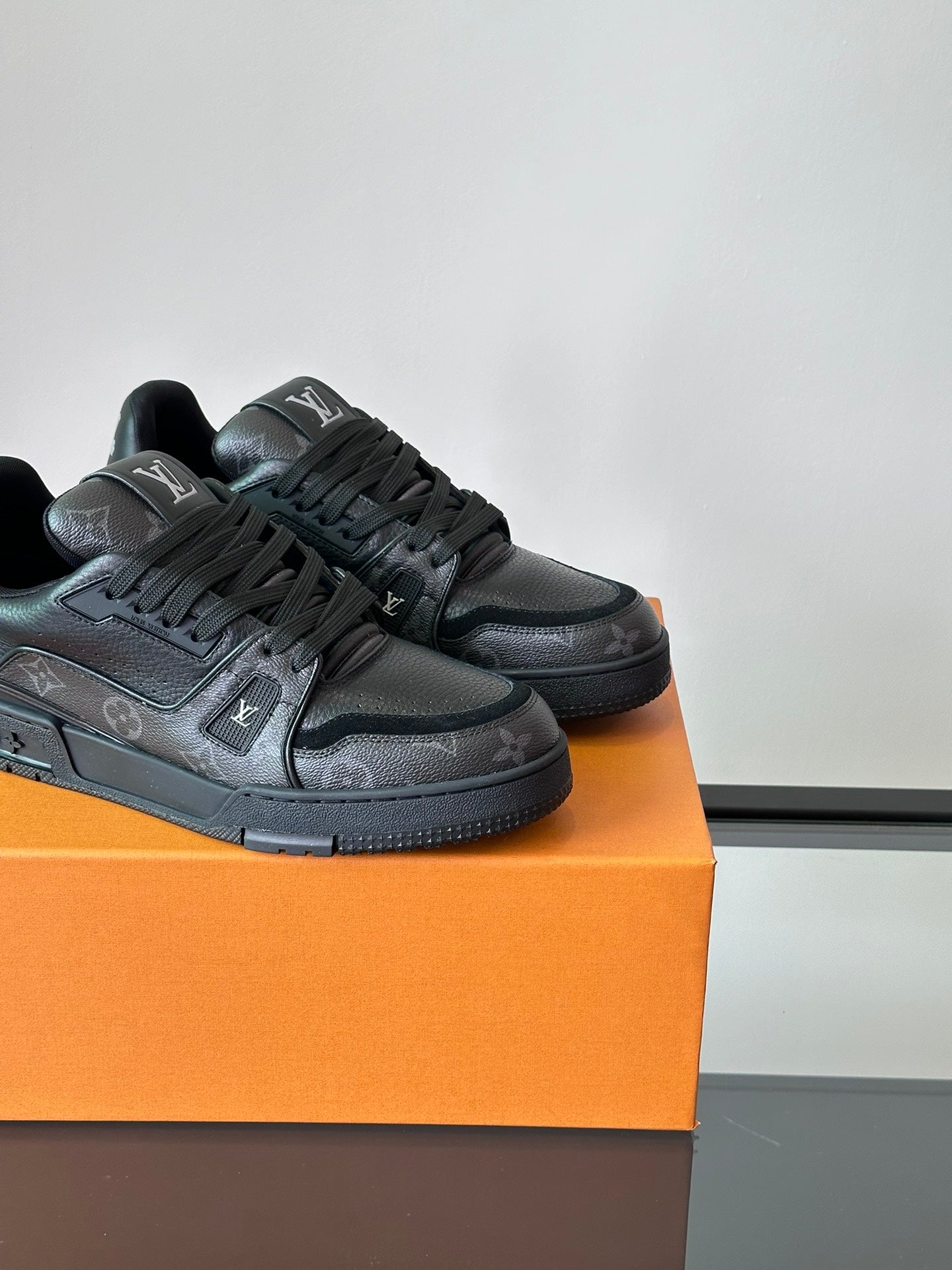 LOUIS VUITTON TRAINER BLACK MONOGRAM