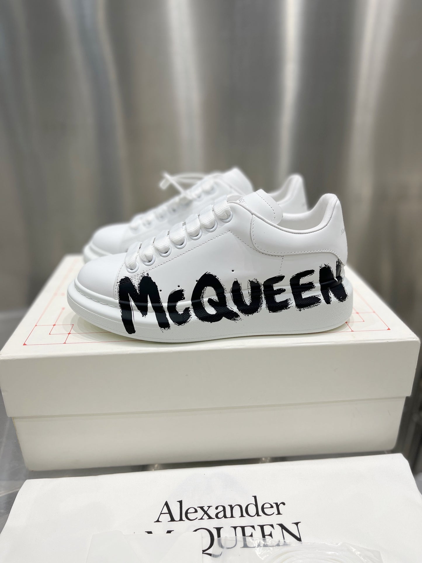 ALEXANDER MCQUEEN SNEAKER WHITE GRAFFITI