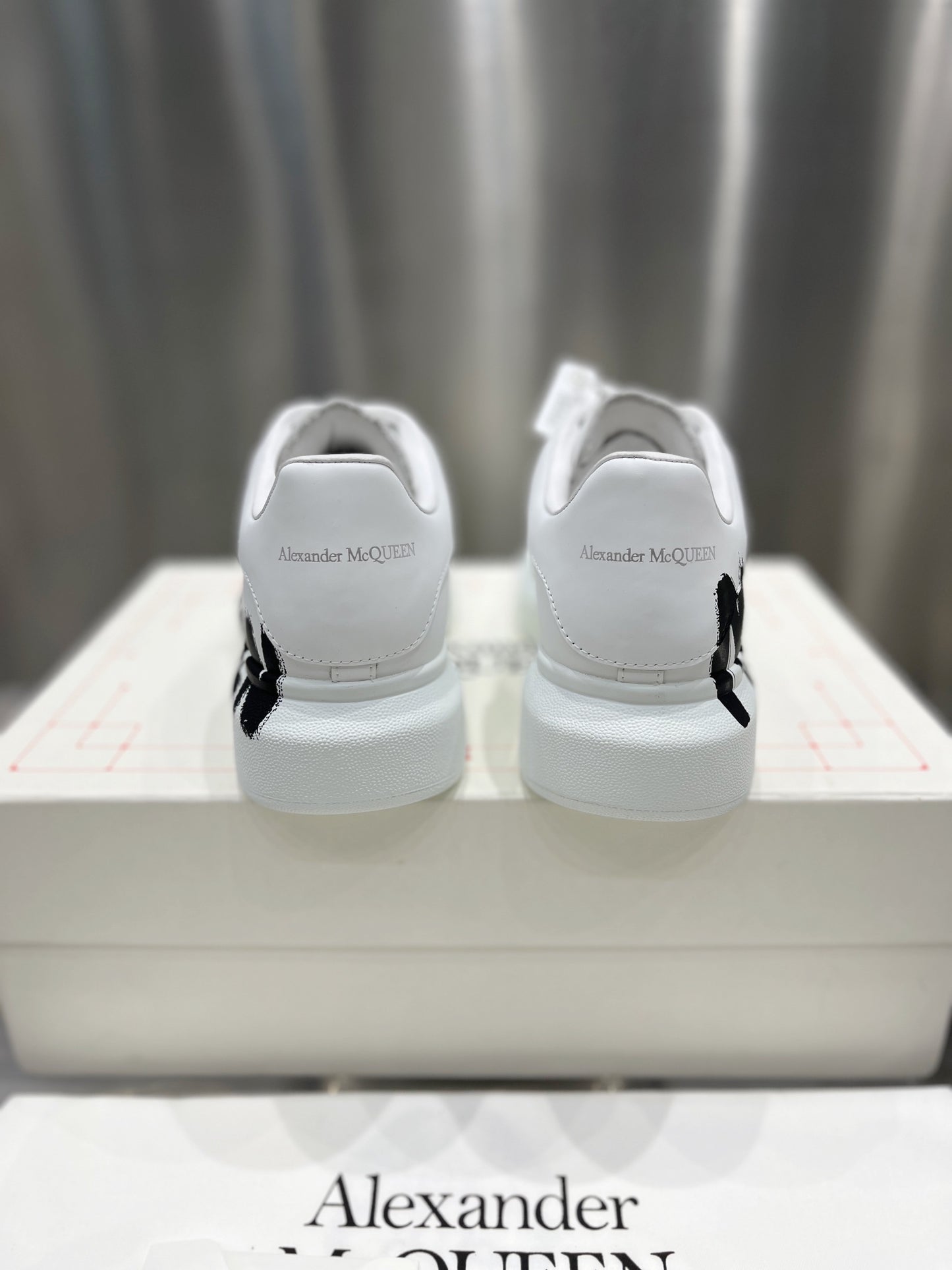 ALEXANDER MCQUEEN SNEAKER WHITE GRAFFITI