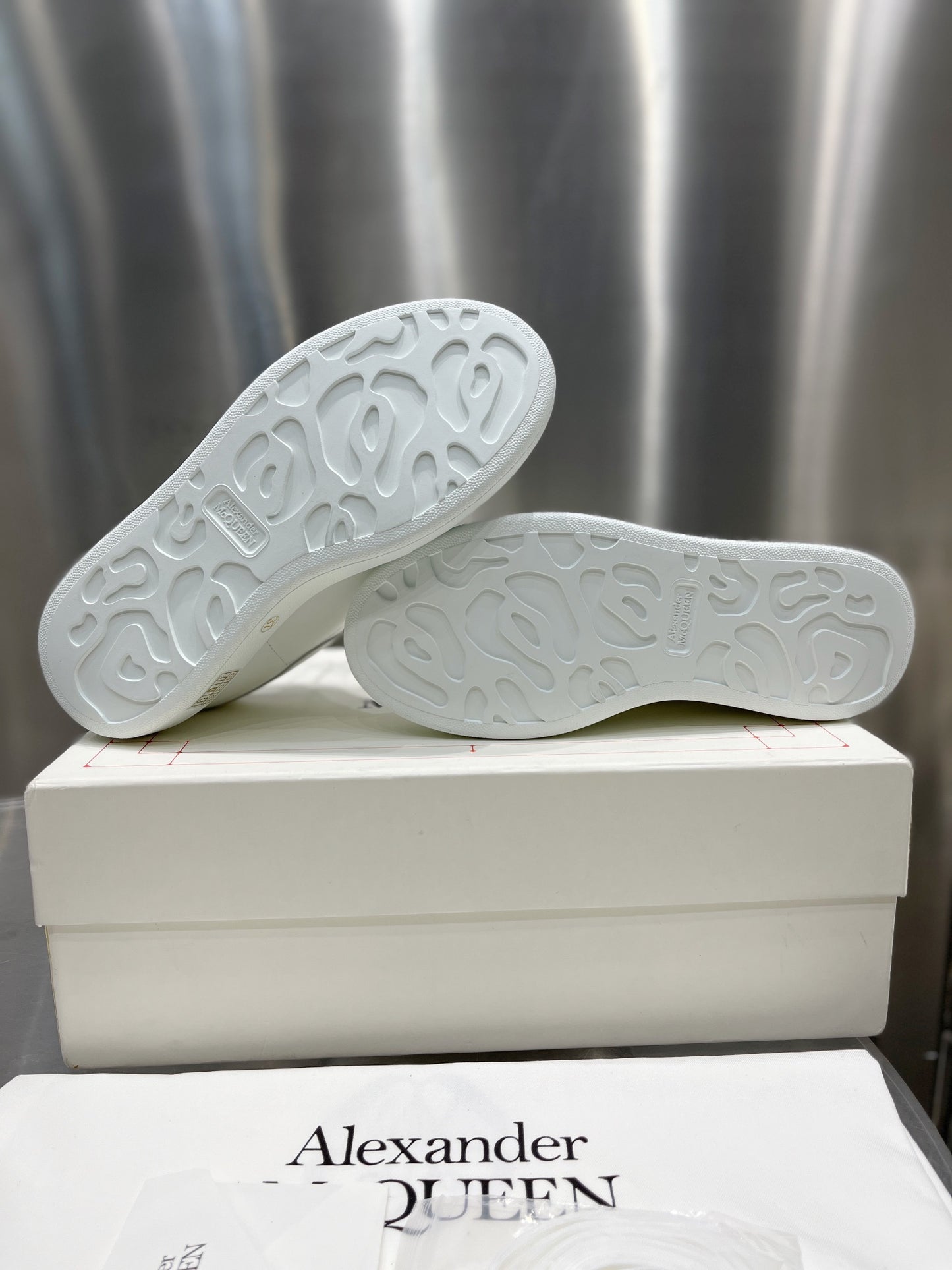 ALEXANDER MCQUEEN SNEAKER WHITE GRAFFITI