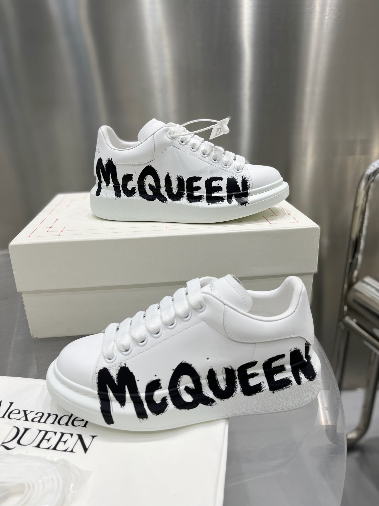 ALEXANDER MCQUEEN SNEAKER WHITE GRAFFITI