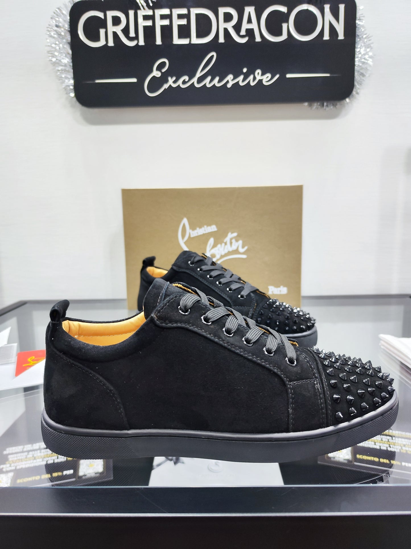 Christian Louboutin Spikes Velluto con Borchie - Black