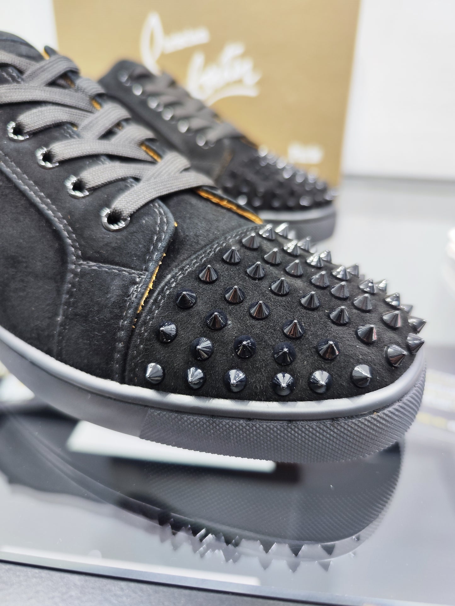 Christian Louboutin Spikes Velluto con Borchie - Black