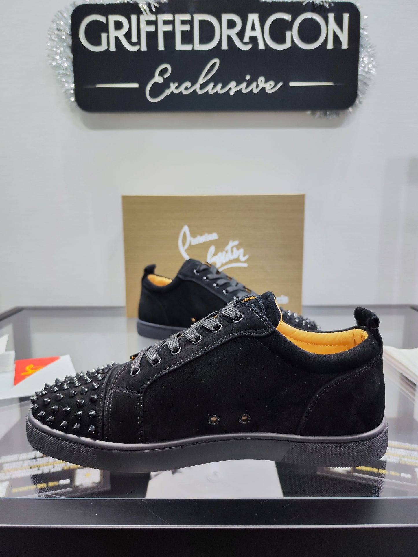 Christian Louboutin Spikes Velluto con Borchie - Black