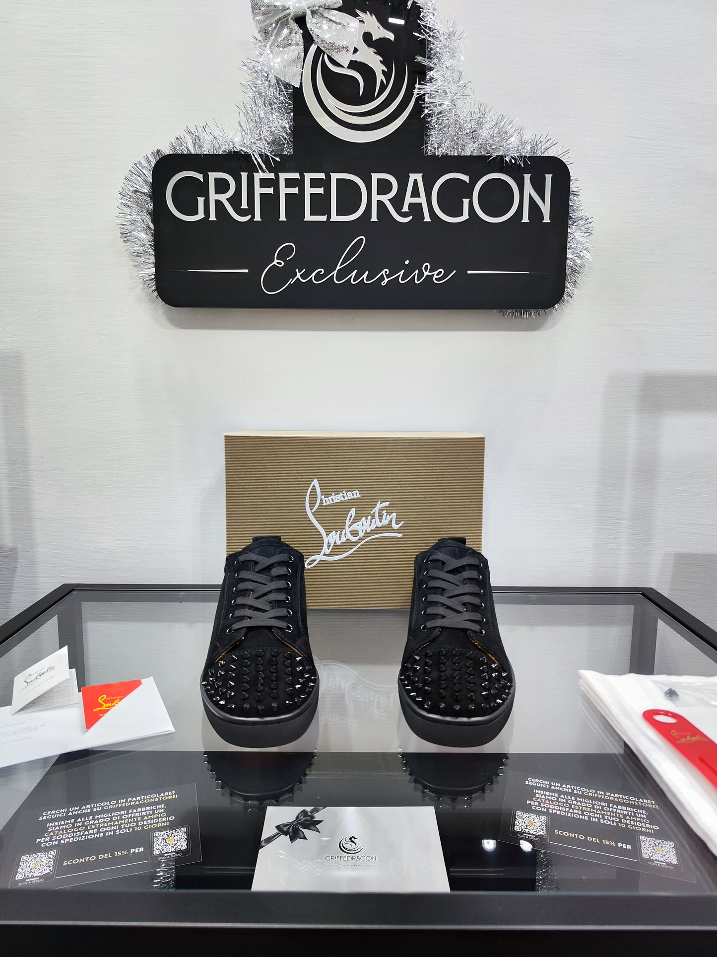 Christian Louboutin Spikes Velluto con Borchie - Black