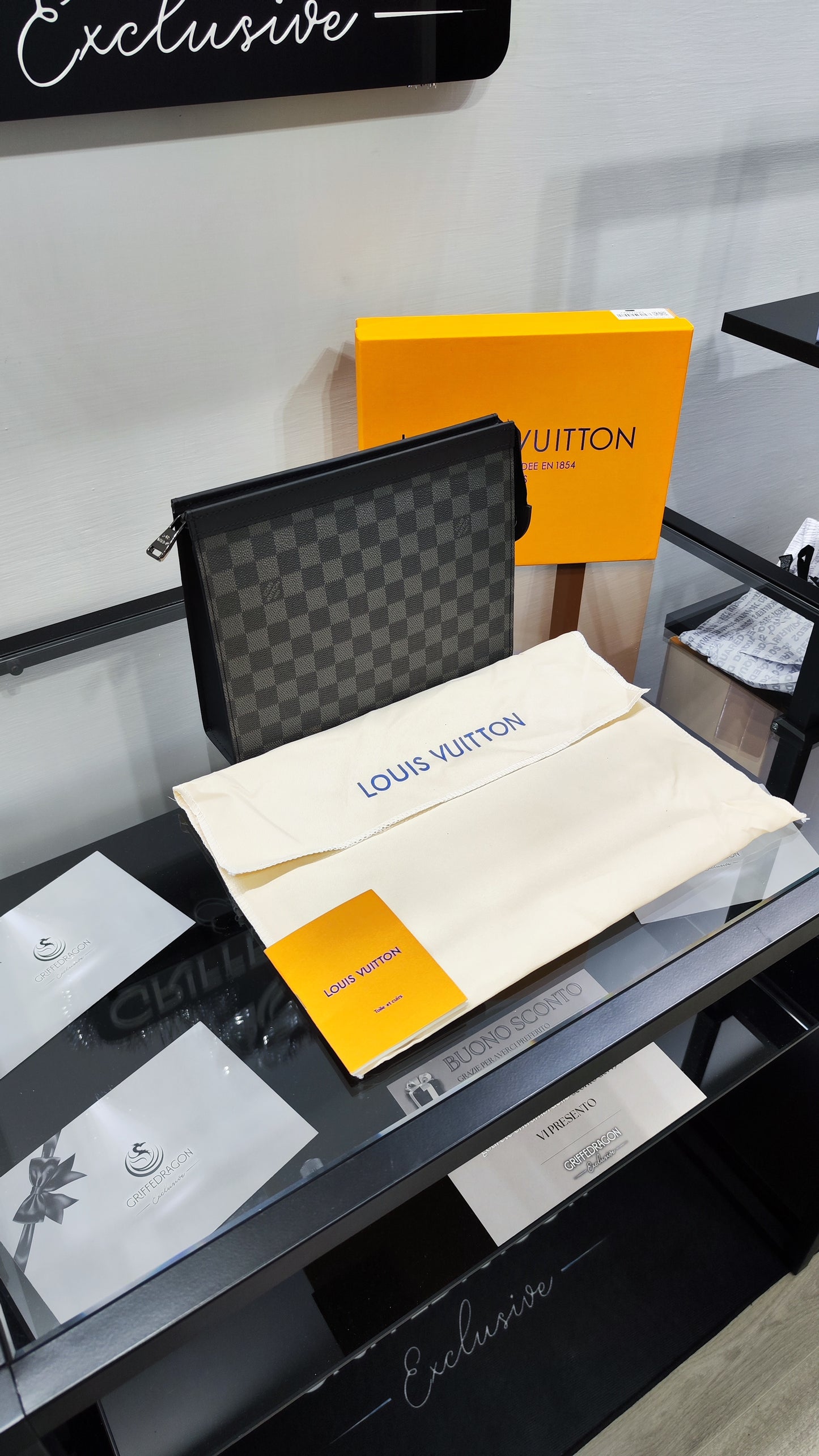 LOUIS VUITTON POCHETTE VOYAGE MM DAMIER GRAPHITE