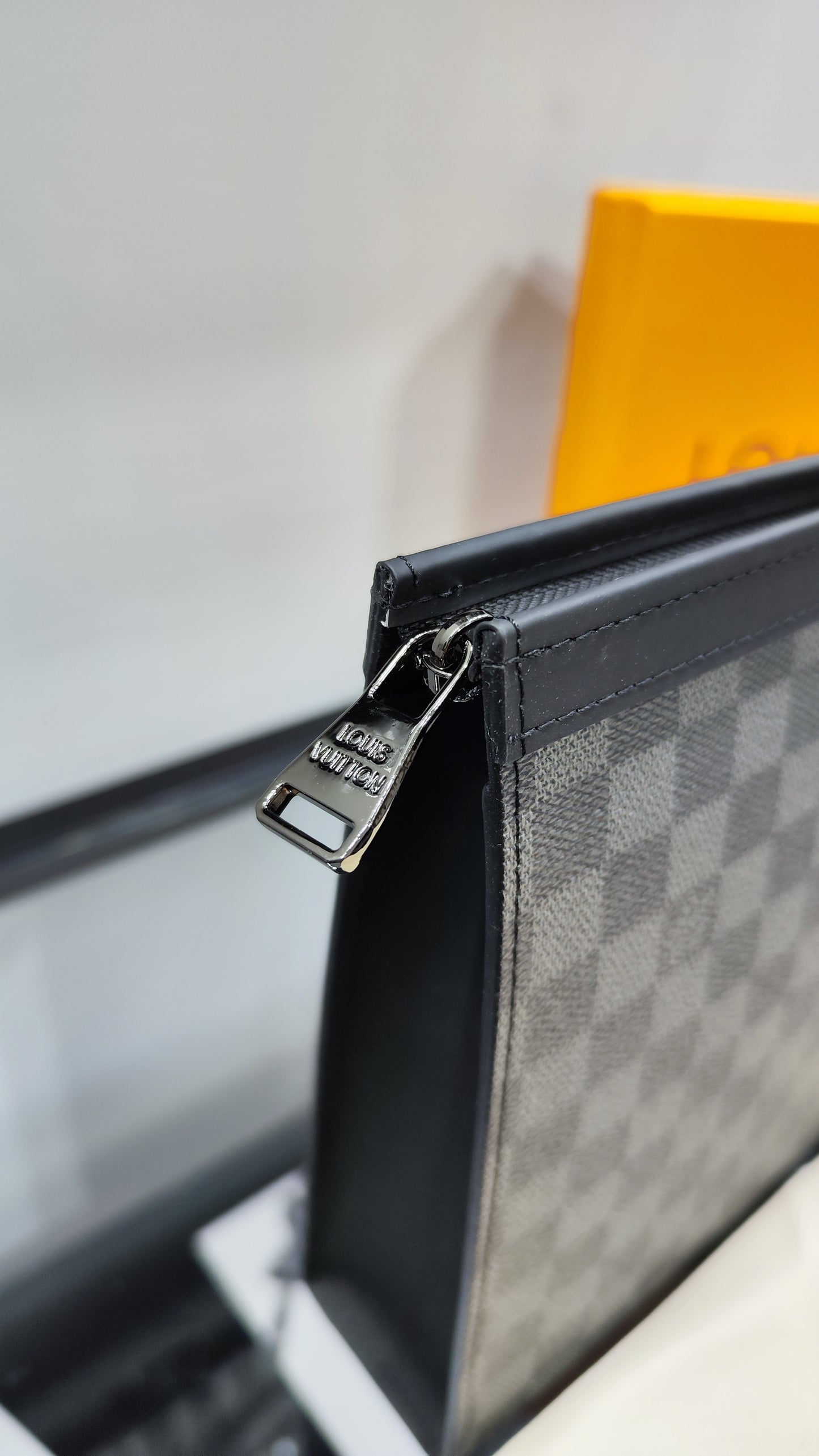LOUIS VUITTON POCHETTE VOYAGE MM DAMIER GRAPHITE