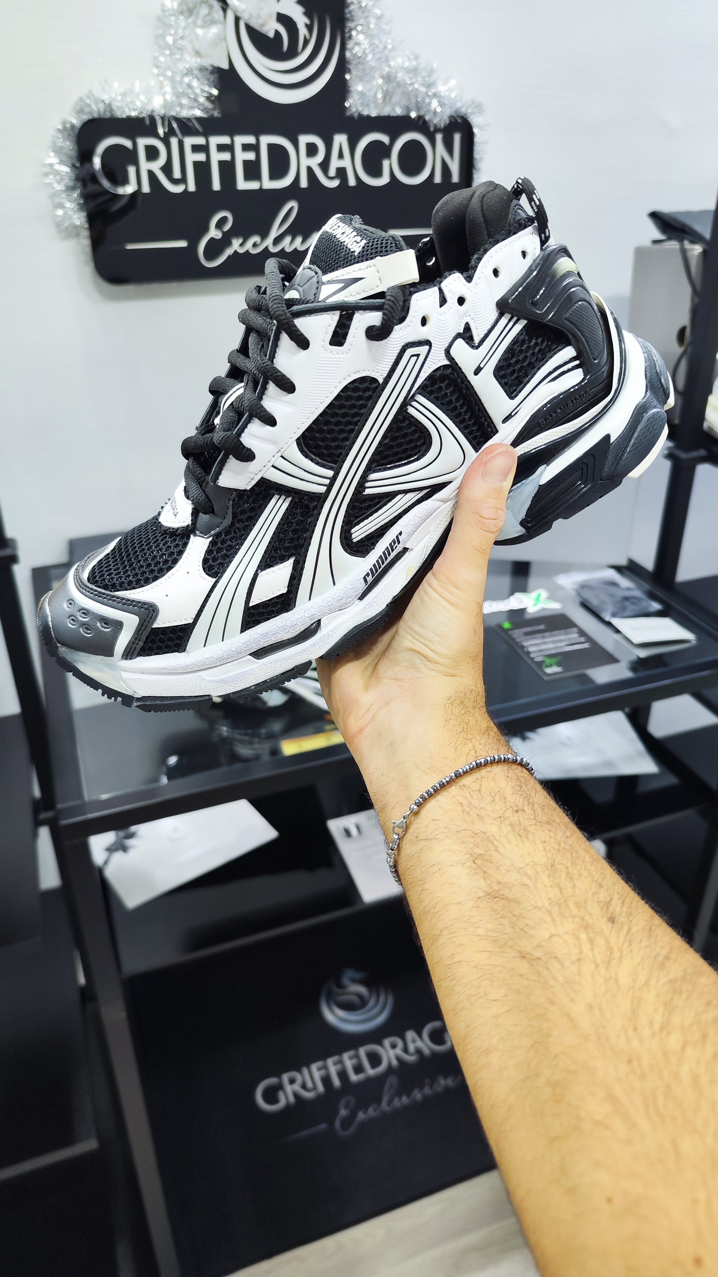 BALENCIAGA RUNNER BLACK WHITE