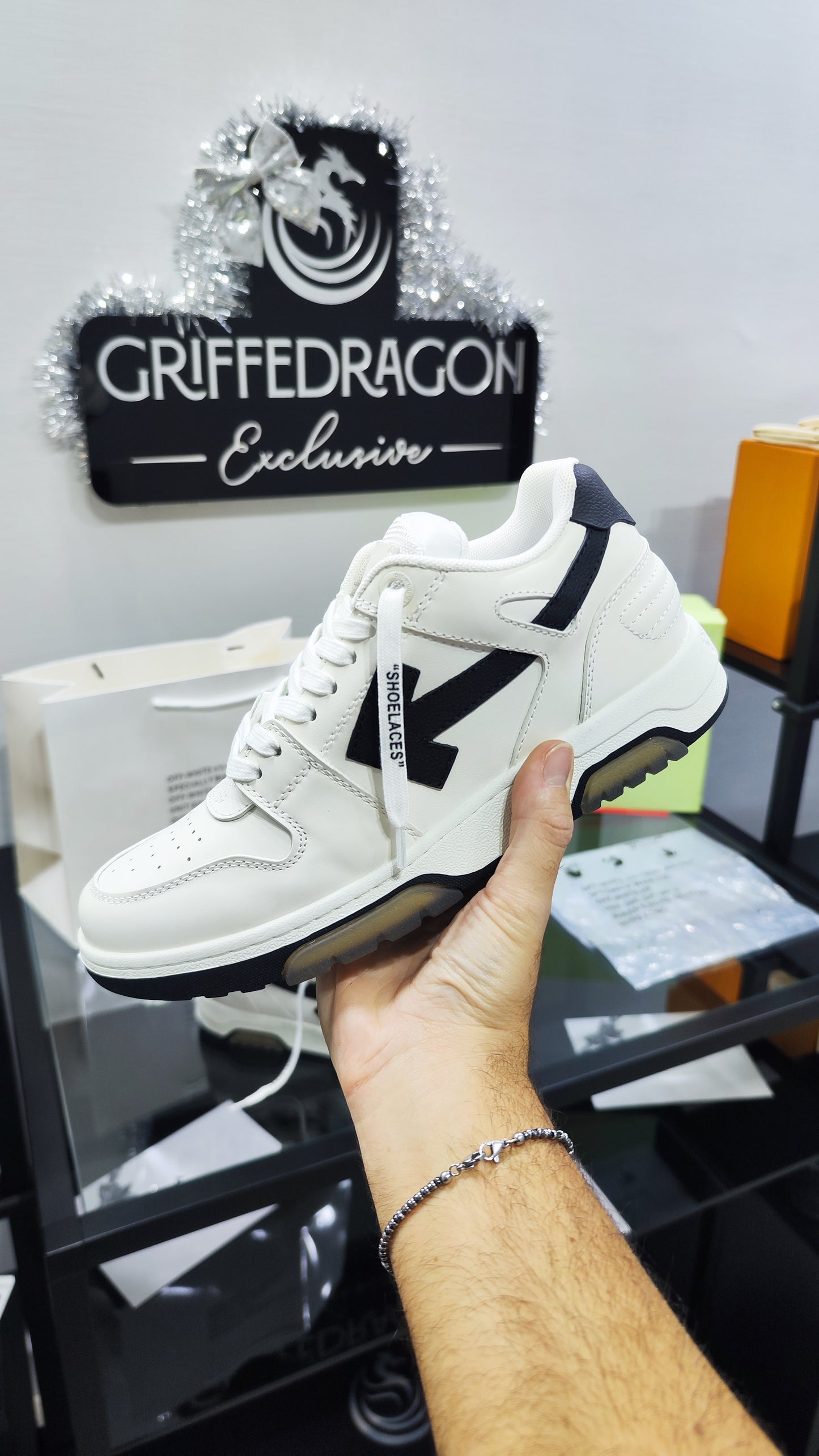 OFF-WHITE OUT OF OFFICE WHITE / BLACK