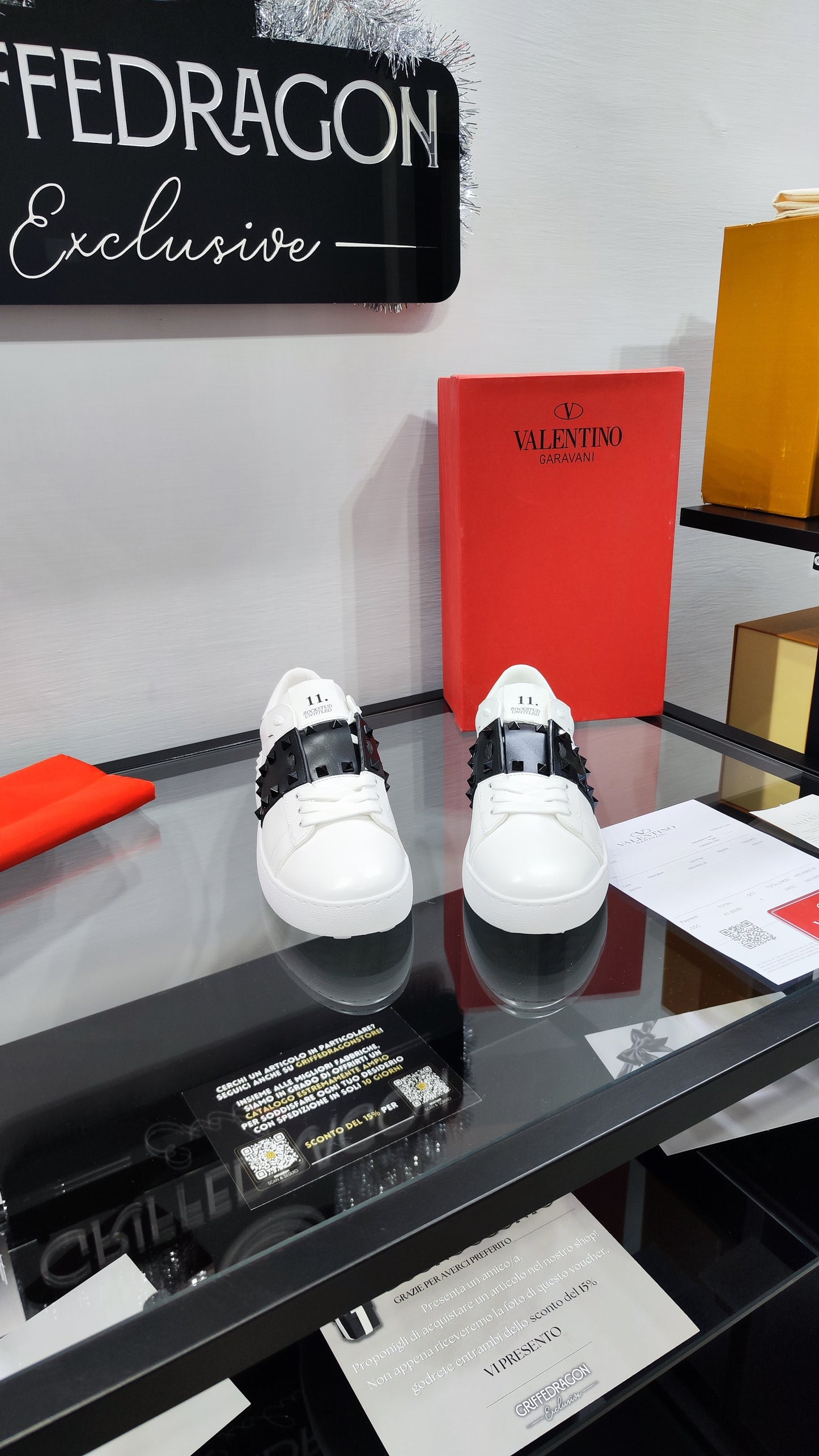 Valentino Sneaker "Rockstud" Bianco fascia nera Borchiata