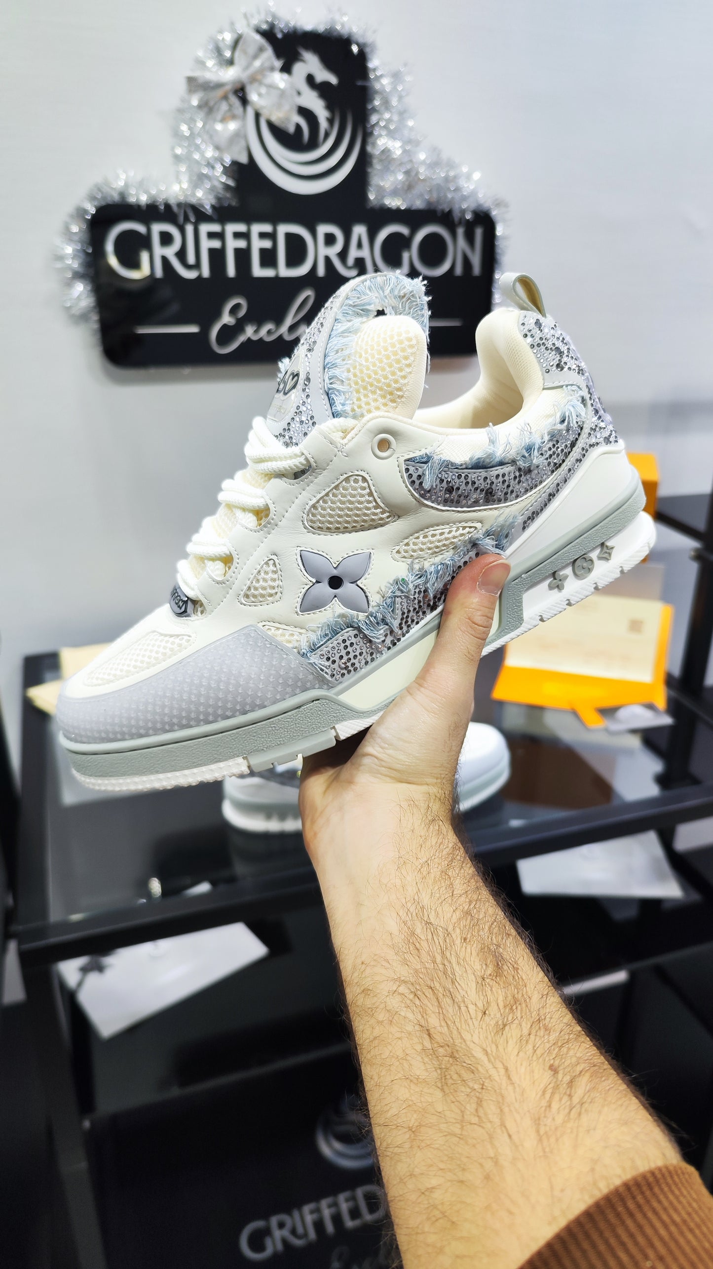 LOUIS VUITTON SKATE GREY SWAROVSKI